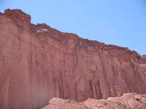 Talampaya - pared de 140 metros de altura
